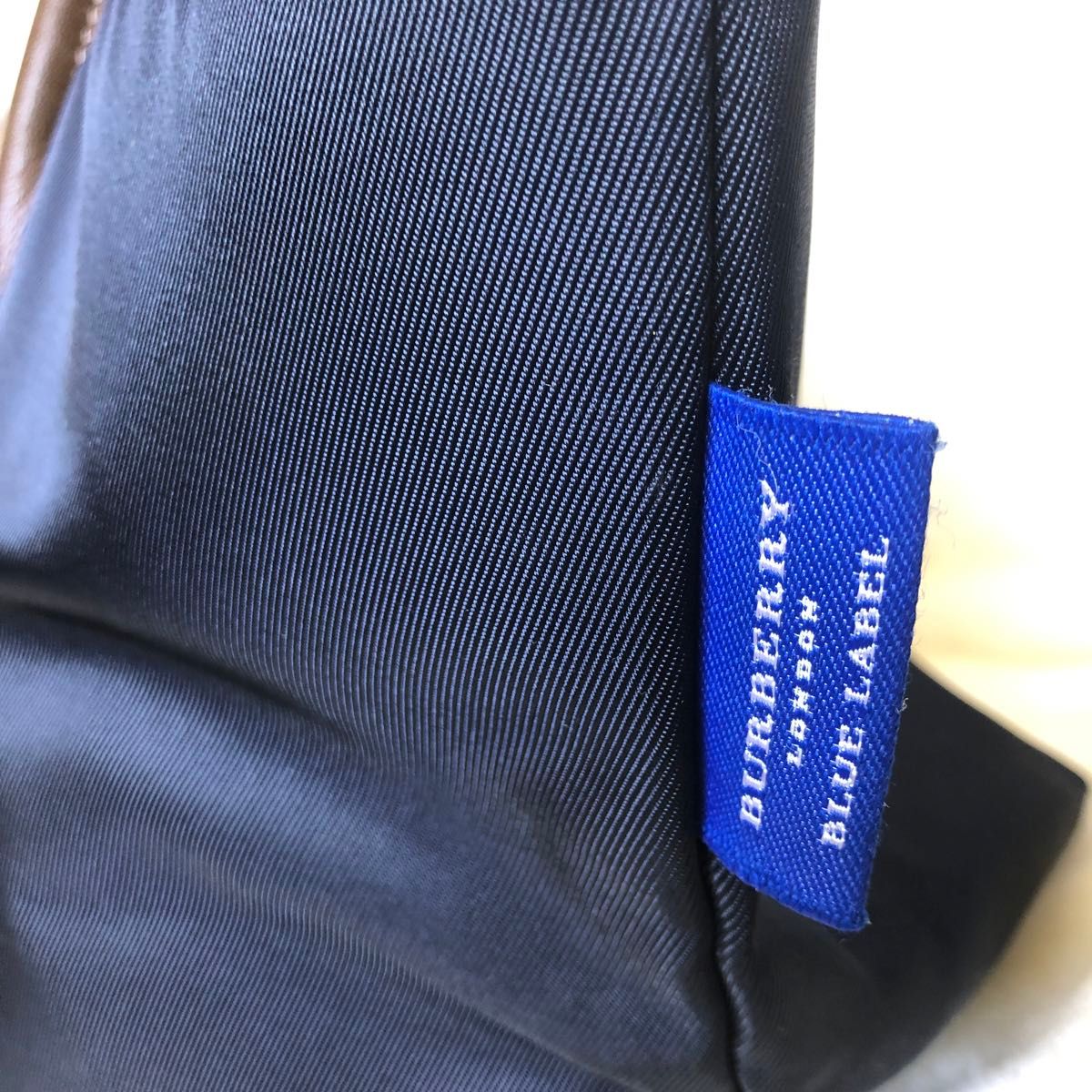 BURBERRY BLUE  LABEL  バーバリーブルーレーベルトートバッグ  ネービー　口布と底はバーバリーチェック仕様。 