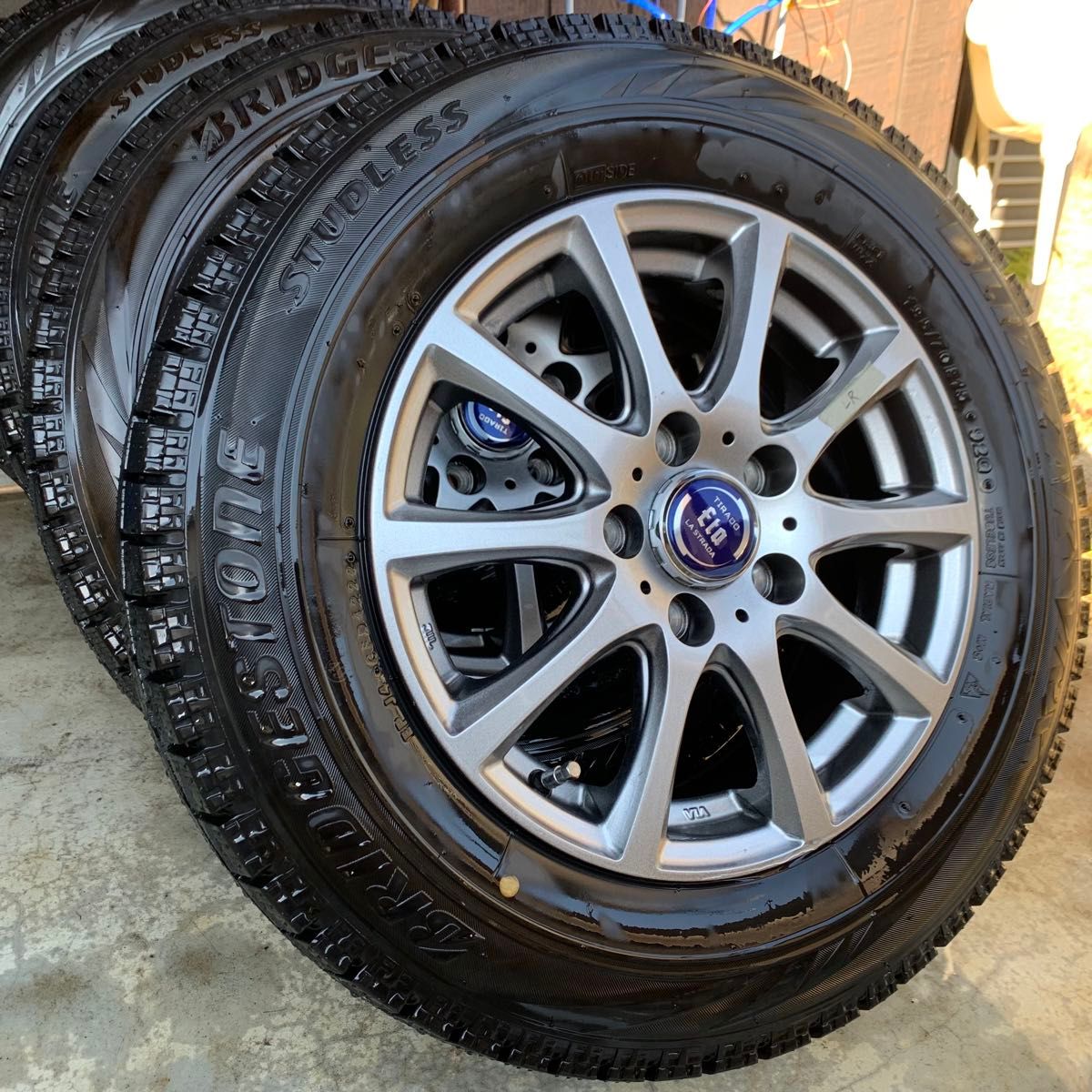 ブリザック VRX 2022年製造 195/70 R15 美品 スタッドレスタイヤ ブリザック VRX 2022年製造 195/70 R15 美品 スタッドレスタイヤ