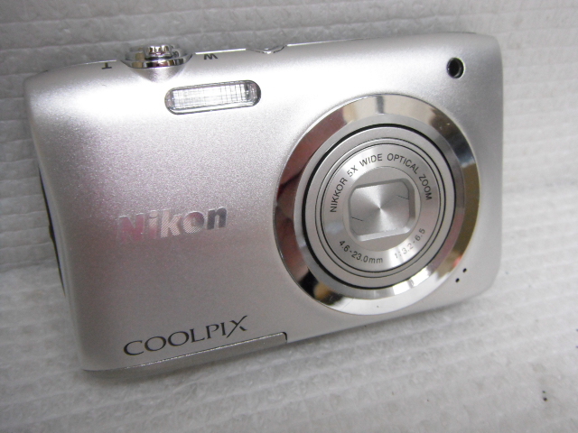 Nikon ニコン COOLPIX A100 クールピクス コンパクトデジタルカメラ シルバー デジカメ 動作品 定形外郵便全国一律350円 B6-A②_画像4