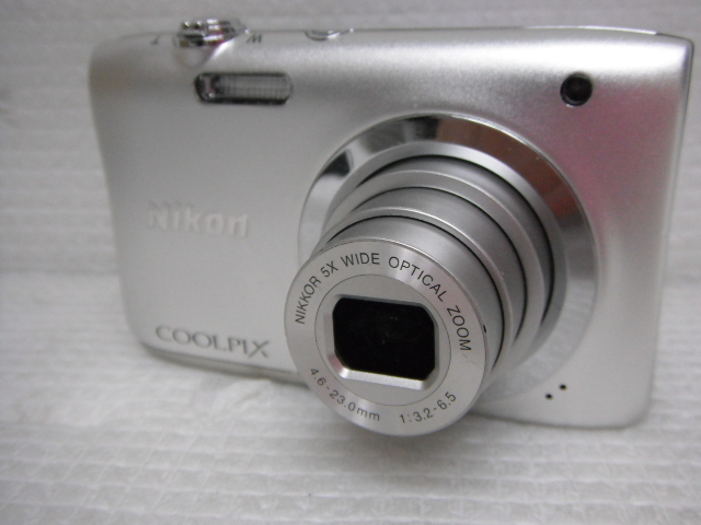 Nikon ニコン COOLPIX A100 クールピクス コンパクトデジタルカメラ シルバー デジカメ 動作品 定形外郵便全国一律350円 B6-A④の画像1