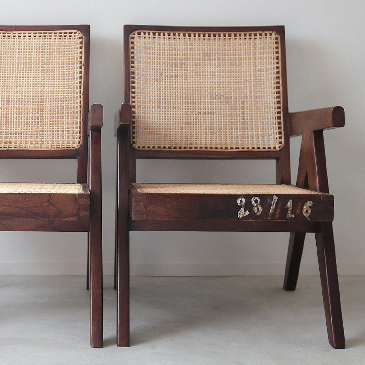 ＜数量限定B品＞ピエールジャンヌレ オフィスチェア ビルマチーク 古材 Pierre Jeanneret Easy Chair V-leg OUTLET 競りの画像1