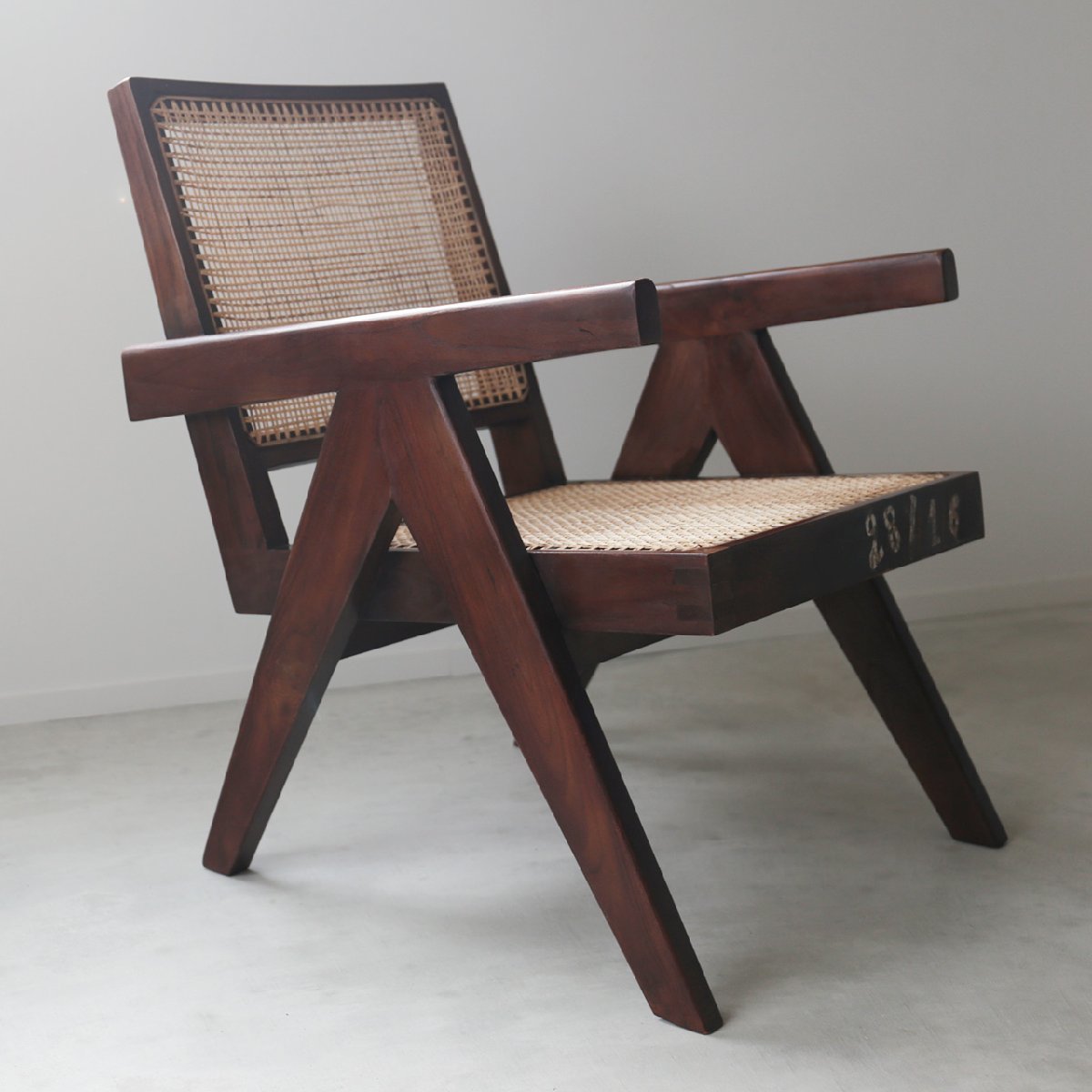 ＜数量限定B品＞ピエールジャンヌレ オフィスチェア ビルマチーク 古材 Pierre Jeanneret Easy Chair V-leg OUTLET 競りの画像2