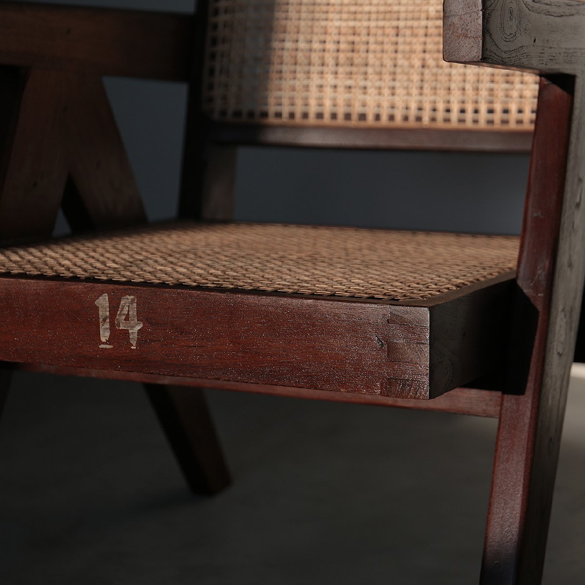 ＜数量限定B品＞ピエールジャンヌレ オフィスチェア ビルマチーク 古材 Pierre Jeanneret Easy Chair V-leg OUTLET 競りの画像8