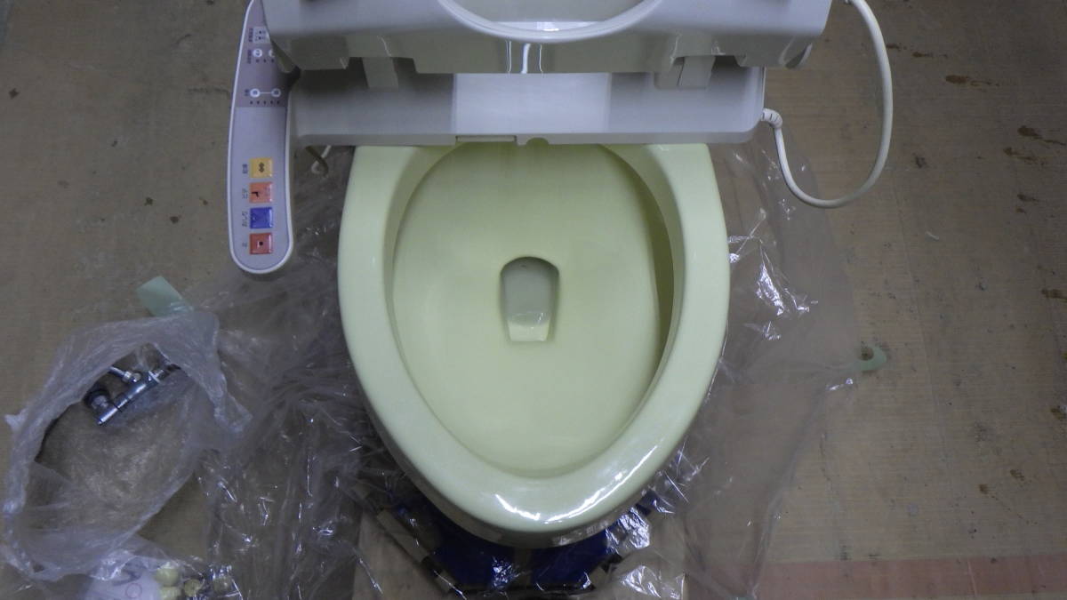 ★TOTO　洋式トイレ+シャワー便座　格安中古商品！！！☆！！！☆床排水　超格安品！？★_画像8