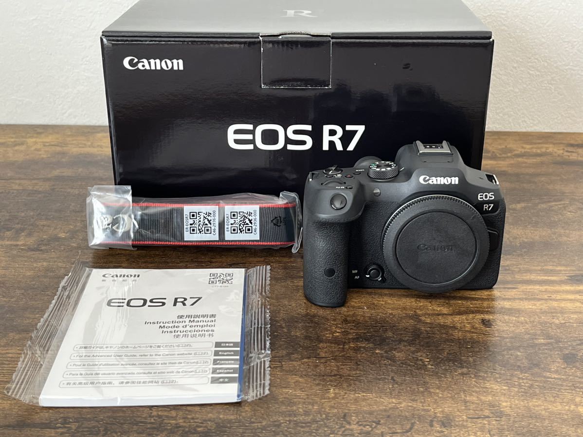 Canon EOS R7ボディ 箱付 充電器バッテリーなし_画像1