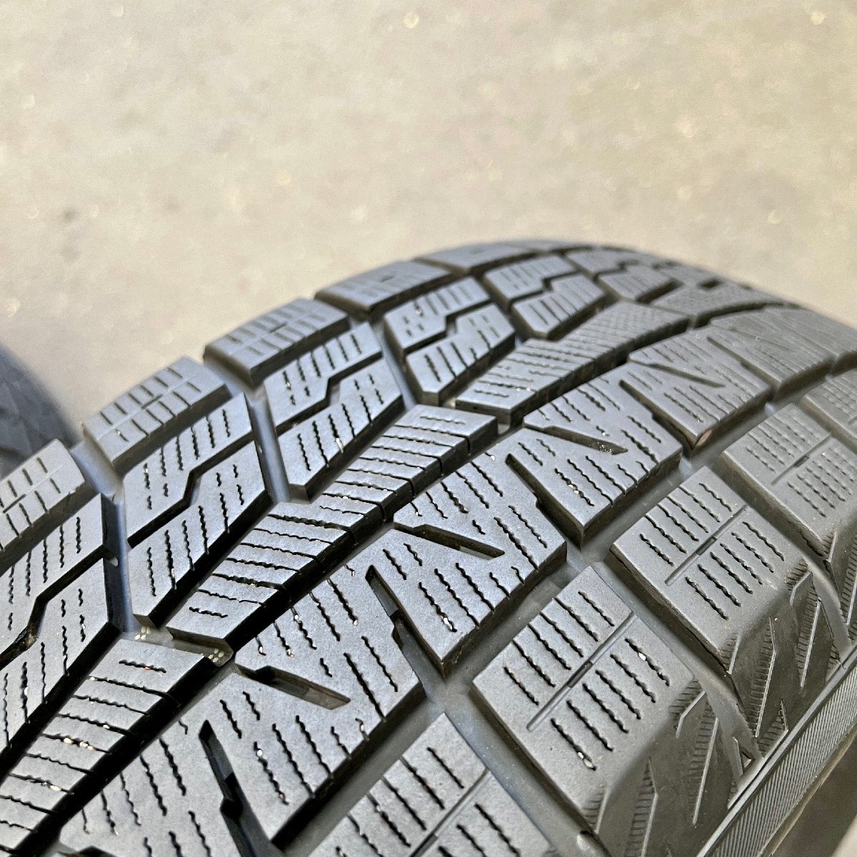 スタッドレスタイヤ2本セット　YOKOHAMA ice GUARD iG70(ヨコハマ アイスガード)　195/65R15　2021年製　3/5ミリ_画像7