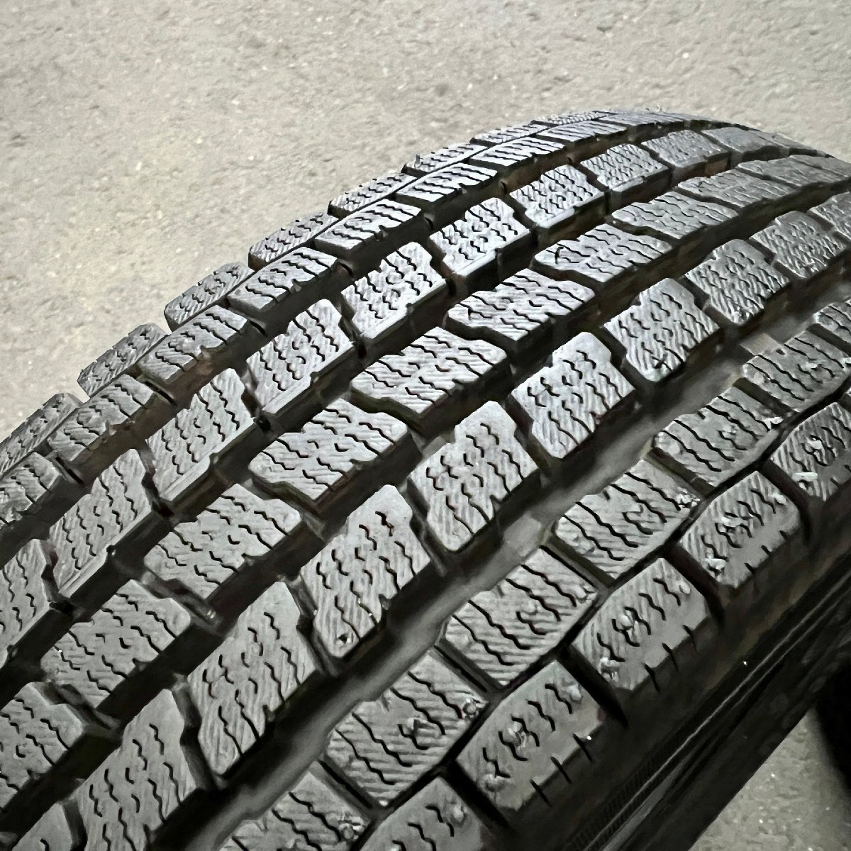 スタッドレスタイヤ2本セット　YOKOHAMA ice GUARD iG91(ヨコハマ アイスガード)　145/80R12 80/78N LT　2023年製　4/8ミリ_画像4