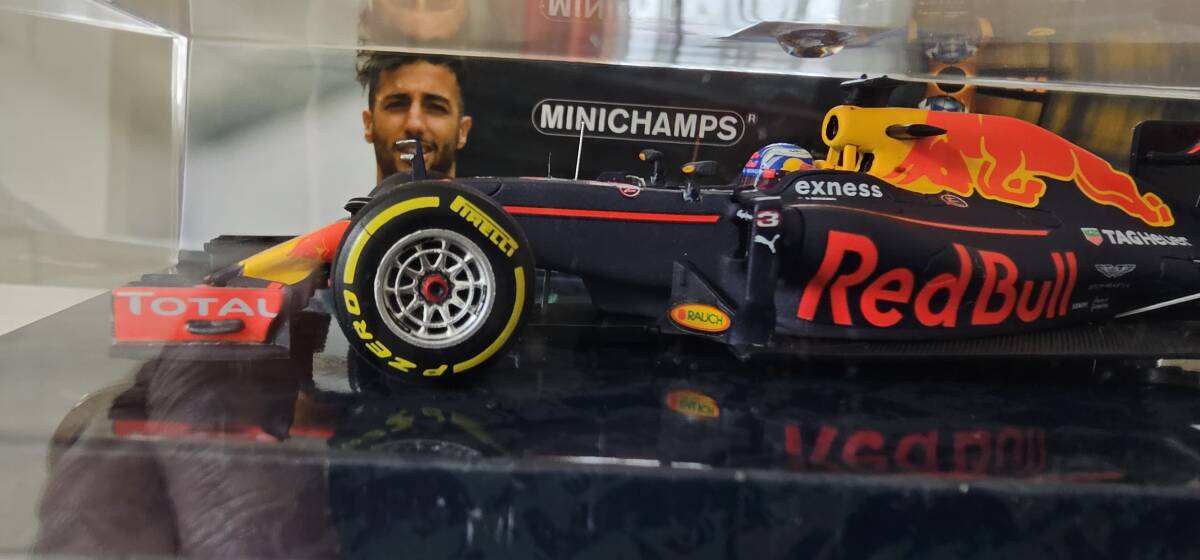 Minichamps ミニチャンプス 1/43 F1 rb12 d.ricciardo red bull 2016 リカルド_画像3