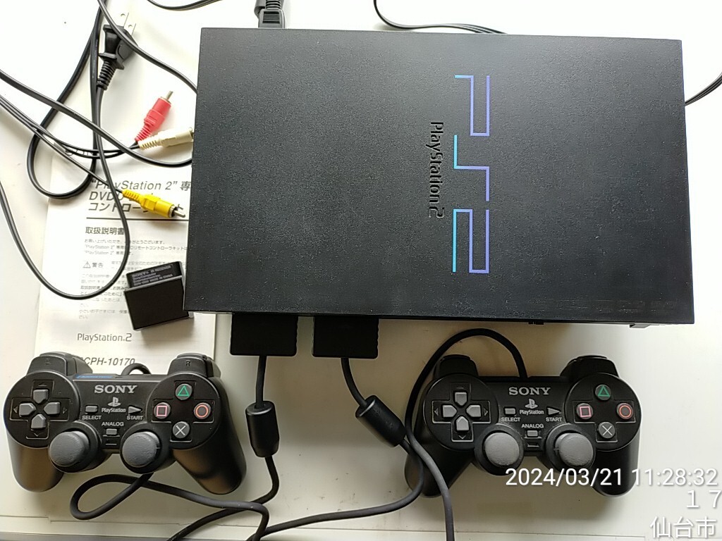 送料無料　SONY SCPH-10000 PlayStation 2　本体　コントローラー２個　メモリーカード　ＡＶケーブル　電源コード ソフト２本_画像2