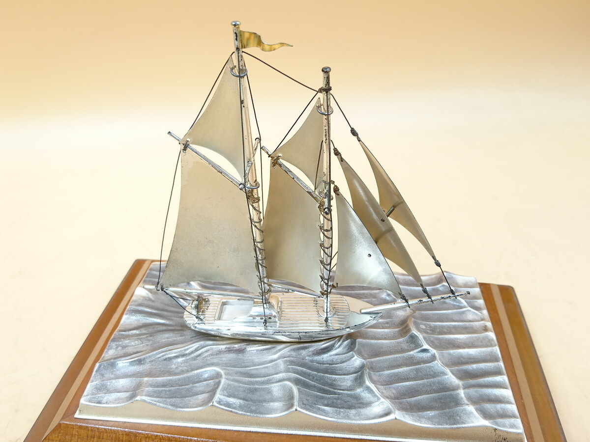 Y3-36　銀細工 帆船 ヨット 銀製刻印 アクリルケース付き 置物 木箱付き 金属工芸 インテリア_画像5