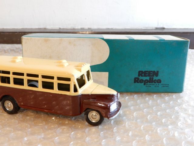 ジャンク REEN Replica 1952 NISSAN 390 BUS 小田急 バス ミニカー 箱付き 現状渡しの画像1