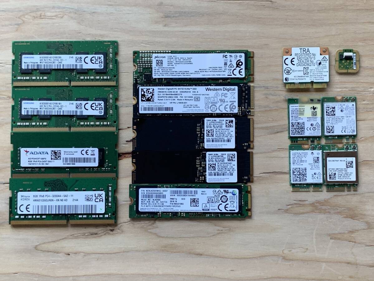 【ジャンク】 SSD 256GB 5枚 メモリ 4GB 2枚 8GB 2枚 + おまけ　DDR4まとめ売り パーツ PC　パソコン　部品 動作未確認 分解品 大量_画像1