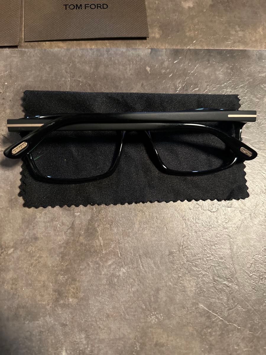 TOM FORD トムフォード 眼鏡 度なし 伊達メガネ ほぼ新品 試着 TOM FORD トムフォード 眼鏡 度なし 伊達メガネ ほぼ新品 試着