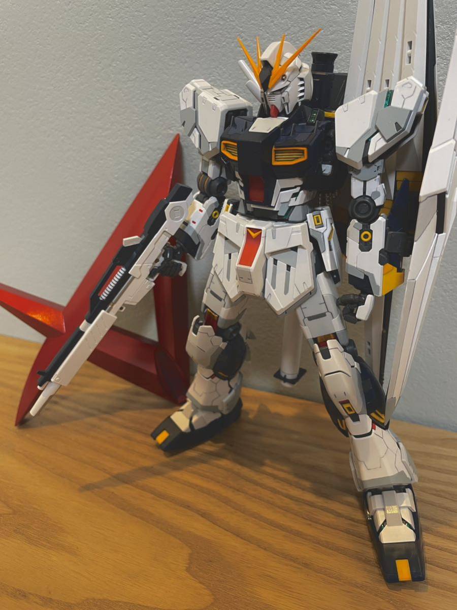 バンダイ　MG 1/100 νガンダム Ver.ka RX-93 塗装完成品_画像1