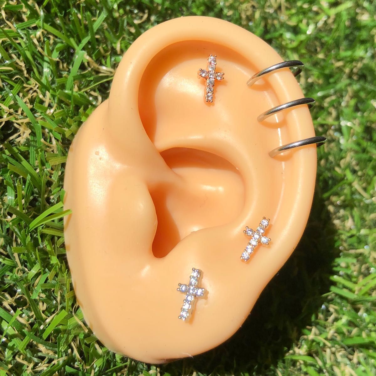 【6mm】16G ボディピアス 1個 片耳　ラブレットスタッド 軟骨 十字架ジルコニア 輝き サージカルステンレス 耳たぶ 片耳
