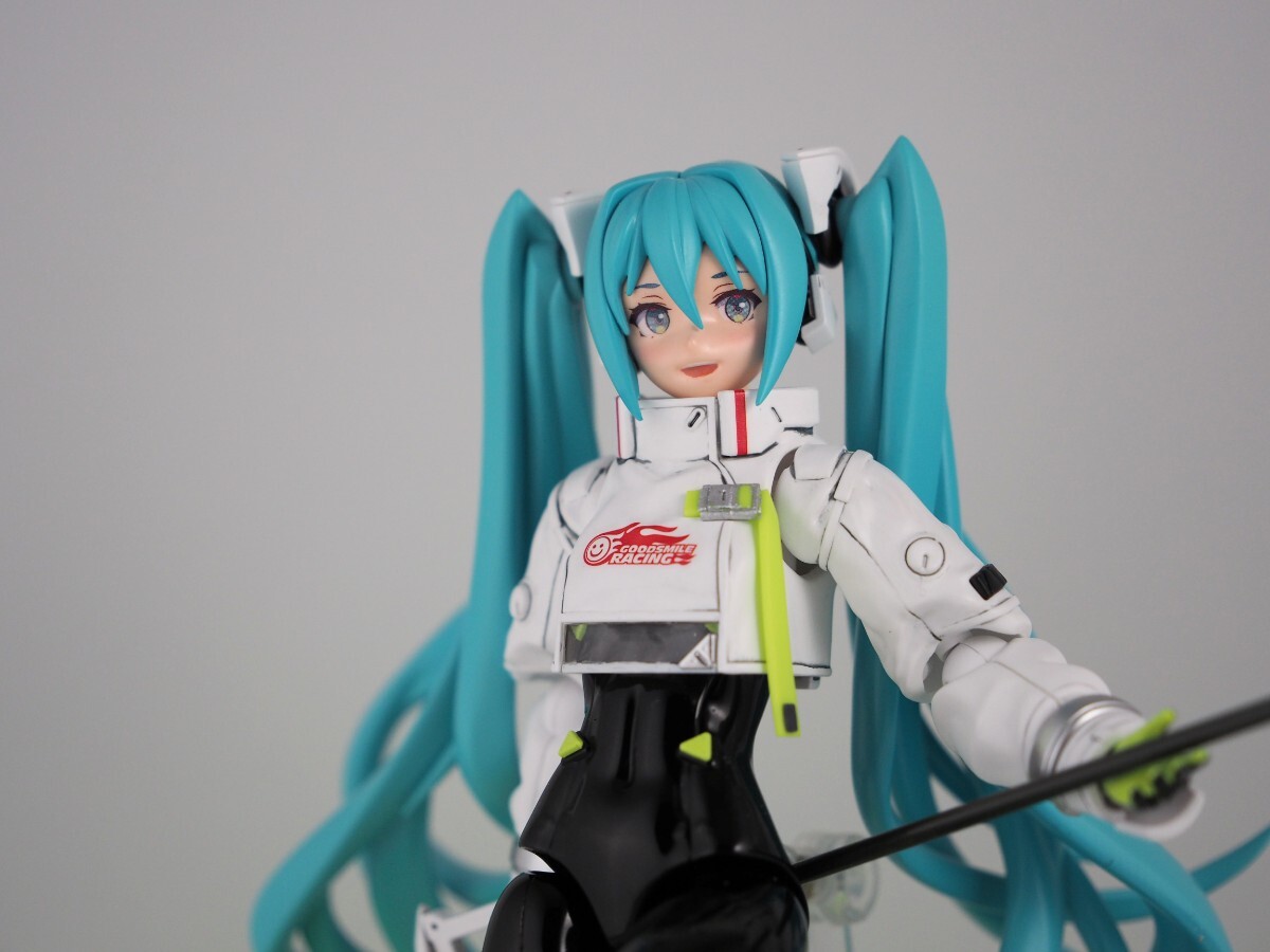 MODEROID レーシングミク 2022ver. 初音ミク　塗装済み完成品_画像3