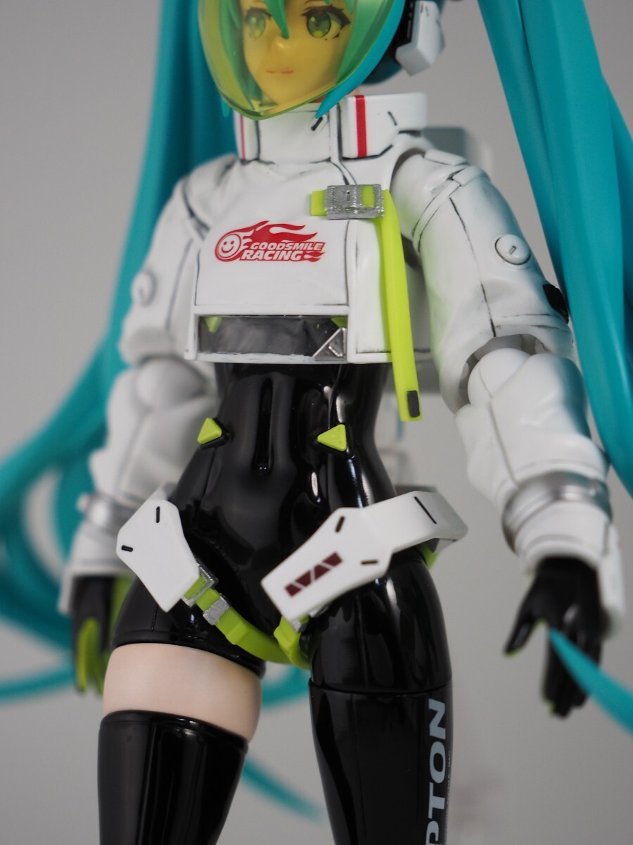 MODEROID レーシングミク 2022ver. 初音ミク　塗装済み完成品_画像9