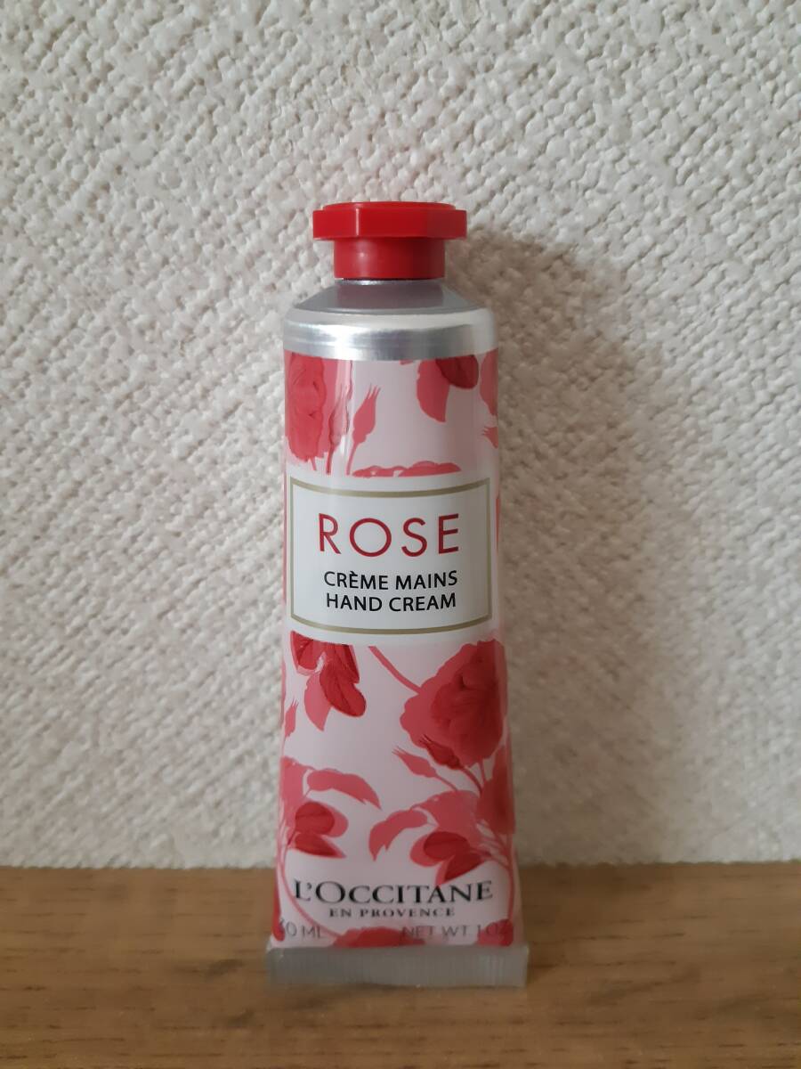 箱付き新品未使用■L'OCCITANEロクシタンハンドクリーム■ローズ■30mL