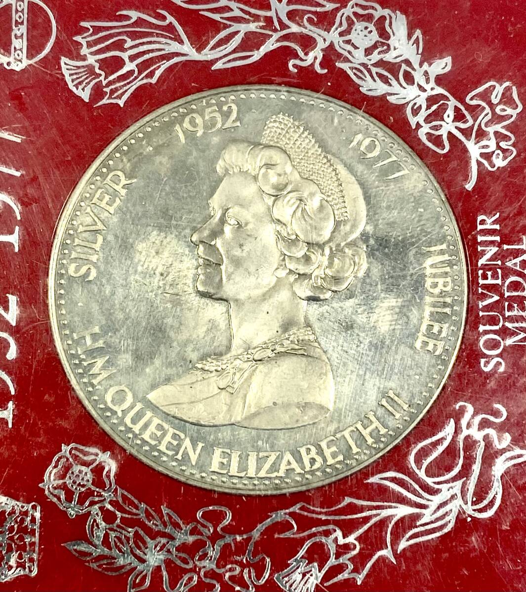 エリザベス女王2世 SOUVENIR MEDAL SILVER JUBILEE 記念銀貨 シルバージュビリー1952 1977 イギリス 記念コイン コレクター放出品の画像3