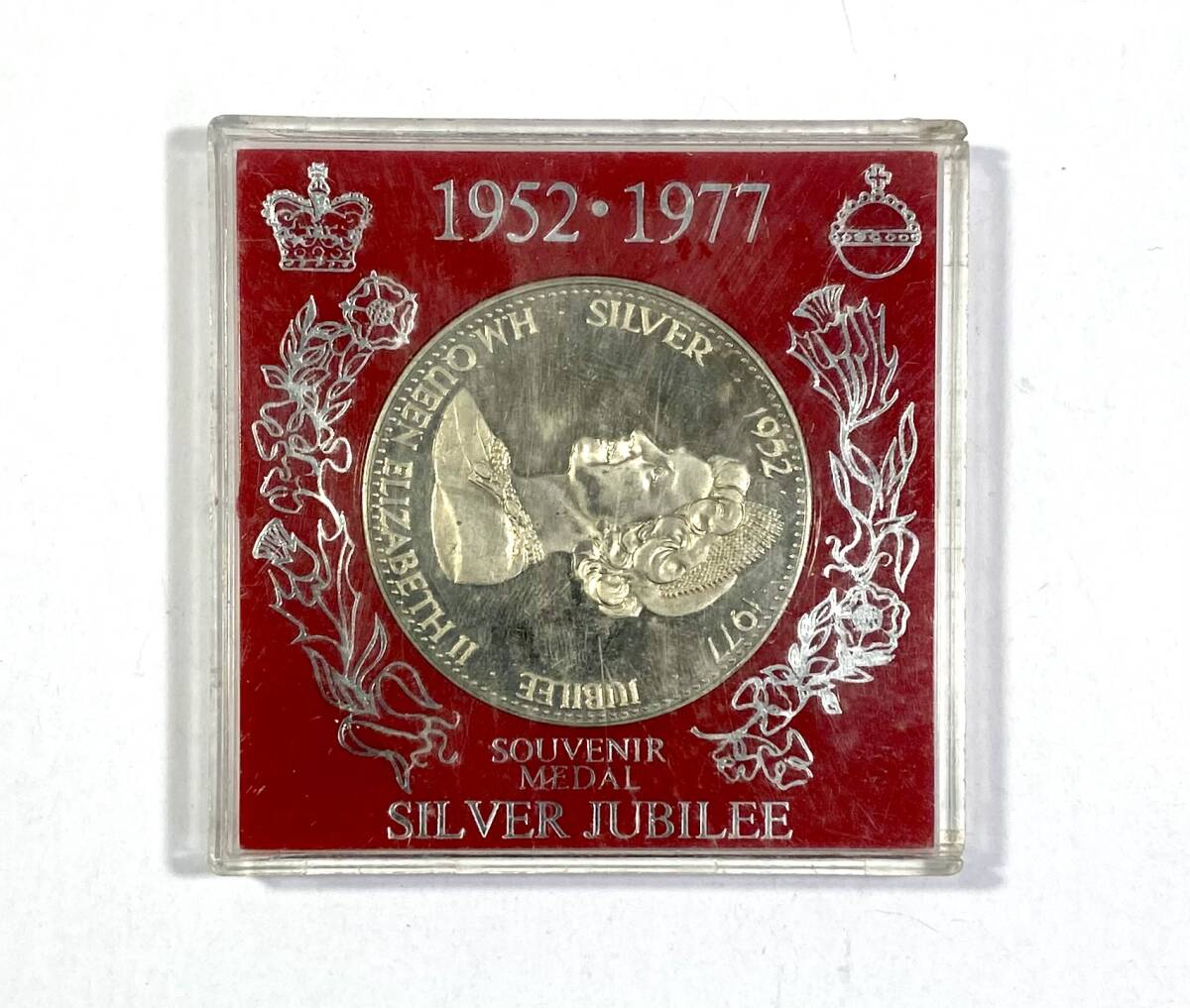 エリザベス女王2世 SOUVENIR MEDAL SILVER JUBILEE 記念銀貨 シルバージュビリー1952 1977 イギリス 記念コイン コレクター放出品の画像1