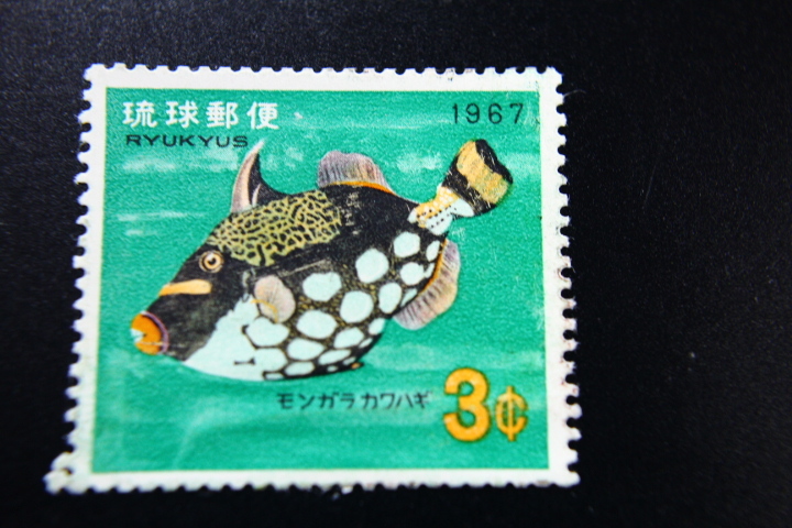 【即決R272】送料63円 琉球切手（沖縄）熱帯魚シリーズ モンガラカワハギ 3¢ 1967年(昭和42年) 型価70の画像1