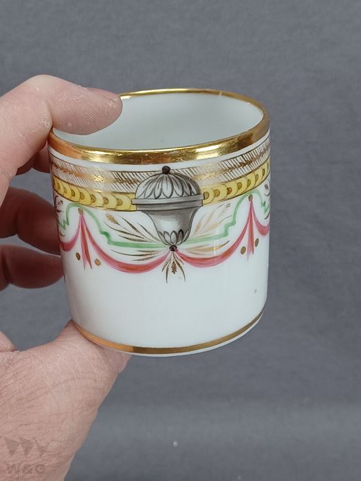 オールドパリ 手描きネオクラシカル壺＆花輪 コーヒーカップ＆ソーサー 1810年頃_画像4
