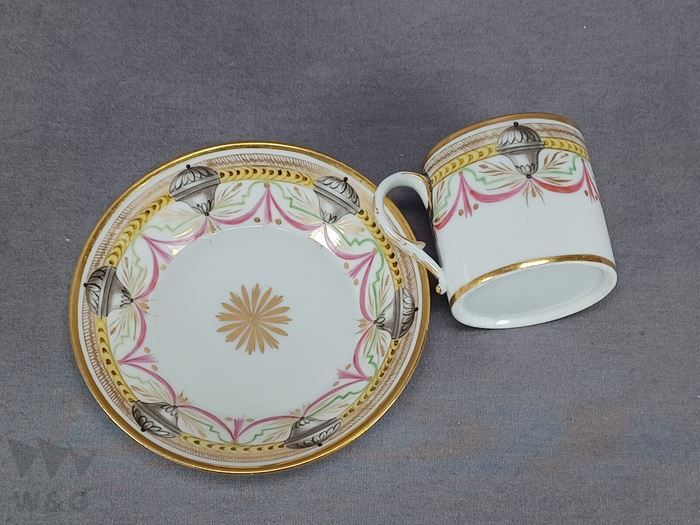 オールドパリ 手描きネオクラシカル壺＆花輪 コーヒーカップ＆ソーサー 1810年頃_画像2