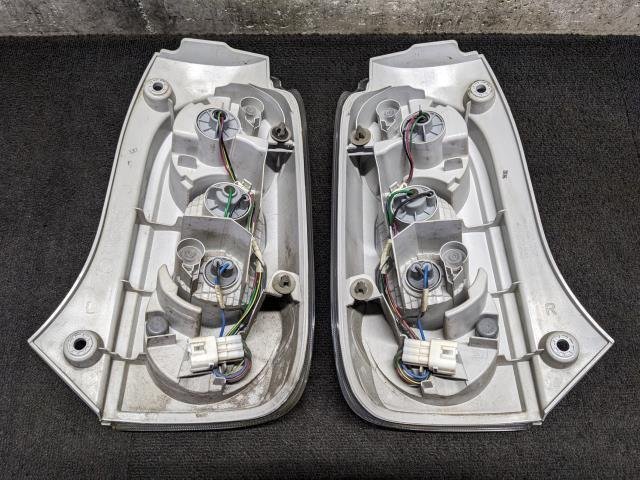 【Ｃ】ダイハツ　ミラココア　中期　L675S/L685S　LED　左右テールライト　左右セット　純正　クリア　★送料無料★_画像4