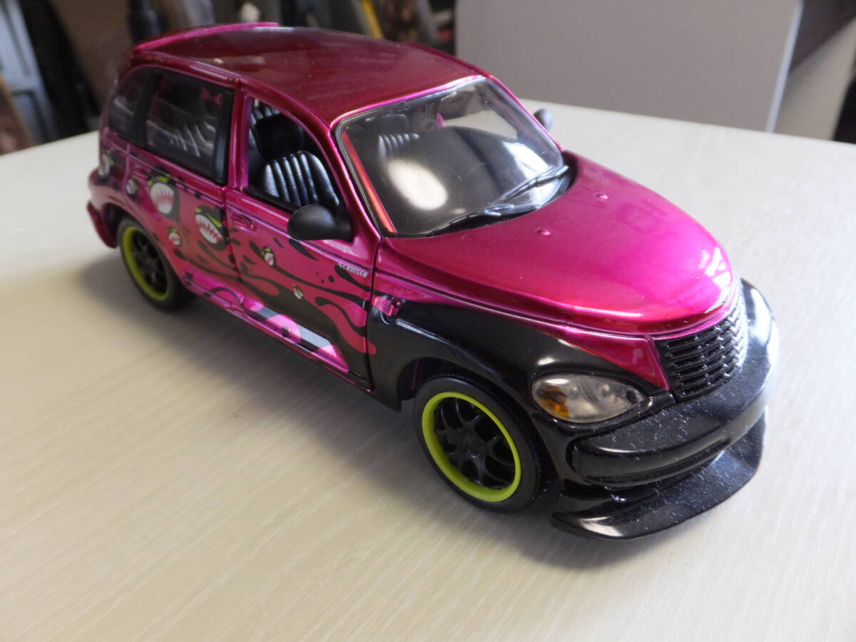 ブラーゴ1/24 クライスラーPT クルーザー:burago 1/24 Chrysler PT CRUISER / ダイキャスト,STREET TUNERS,HIPHOP,ホットロッド,アメ車_画像9