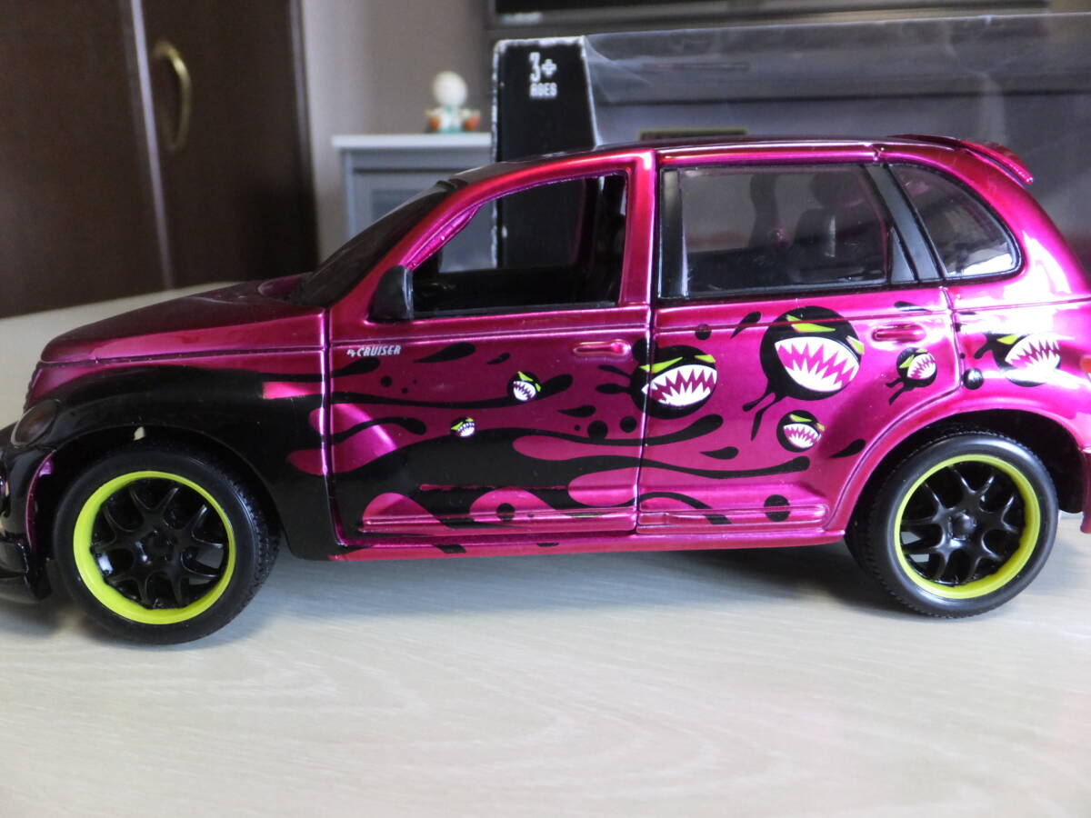 ブラーゴ1/24 クライスラーPT クルーザー:burago 1/24 Chrysler PT CRUISER / ダイキャスト,STREET TUNERS,HIPHOP,ホットロッド,アメ車_画像4