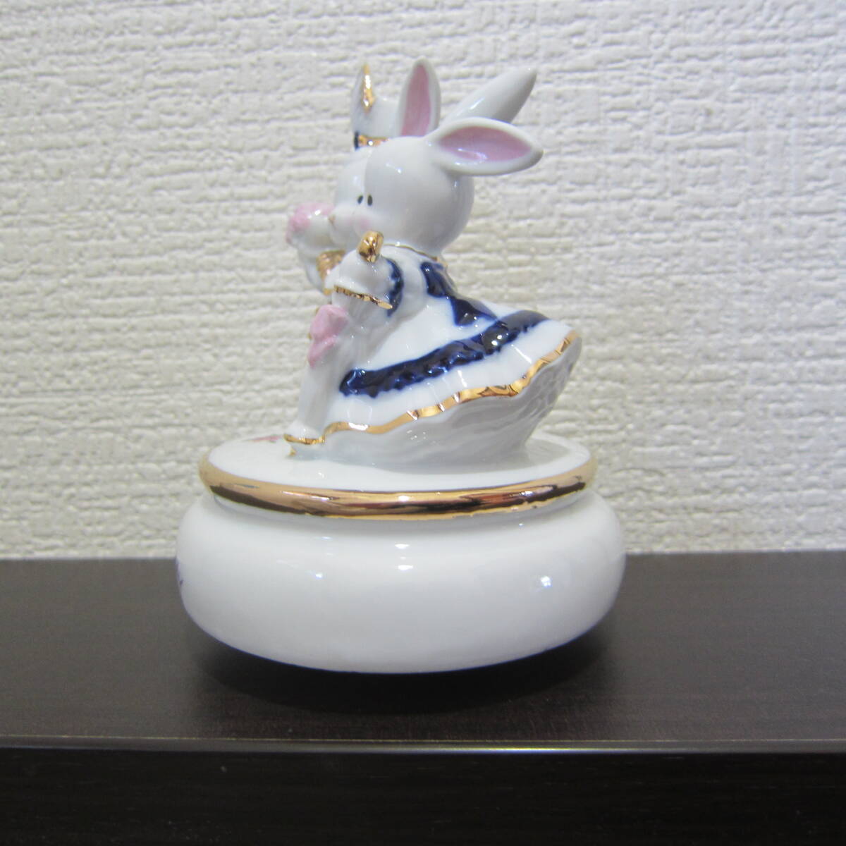 ＳankyoＳhoji　SANKYO　サンキョー　funky Rabbit　 ファンキーラビット　回転式　うさぎ　ペア　オルゴール　陶器 「チムチムチェリー」 _画像2