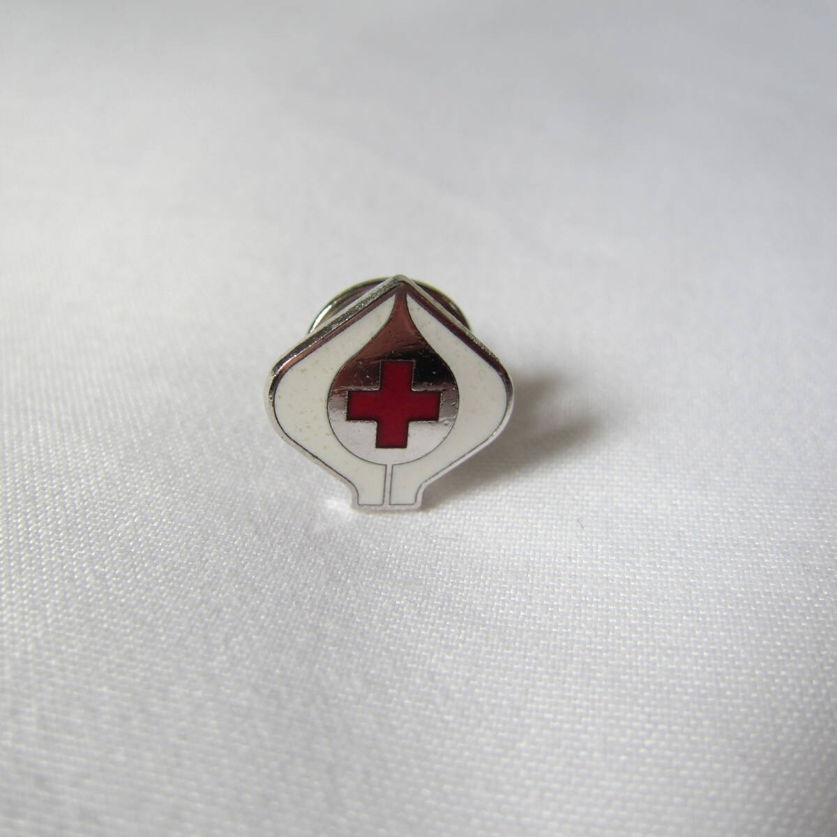  Japan red 10 character company pin badge 