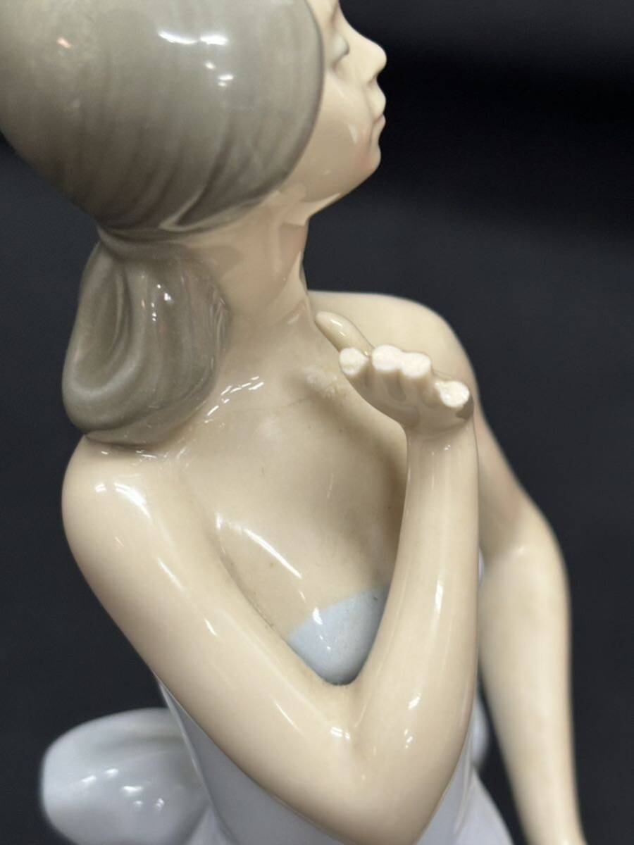 【割れあり】LLADRO 置物 リヤドロ フィギュリン 陶器人形 人形 陶器 インテリア 麦わら帽子 花 女性 女の子 りぼん e200の画像8