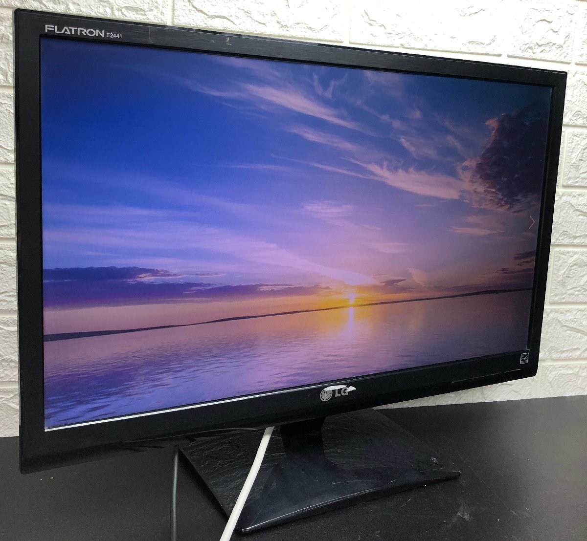 1円～ ■LG E2441V-BN 24インチ LED 液晶モニター 1920×1080 ノングレア (非光沢) 周辺機器 D-Sub DVI-D HDMIの画像2