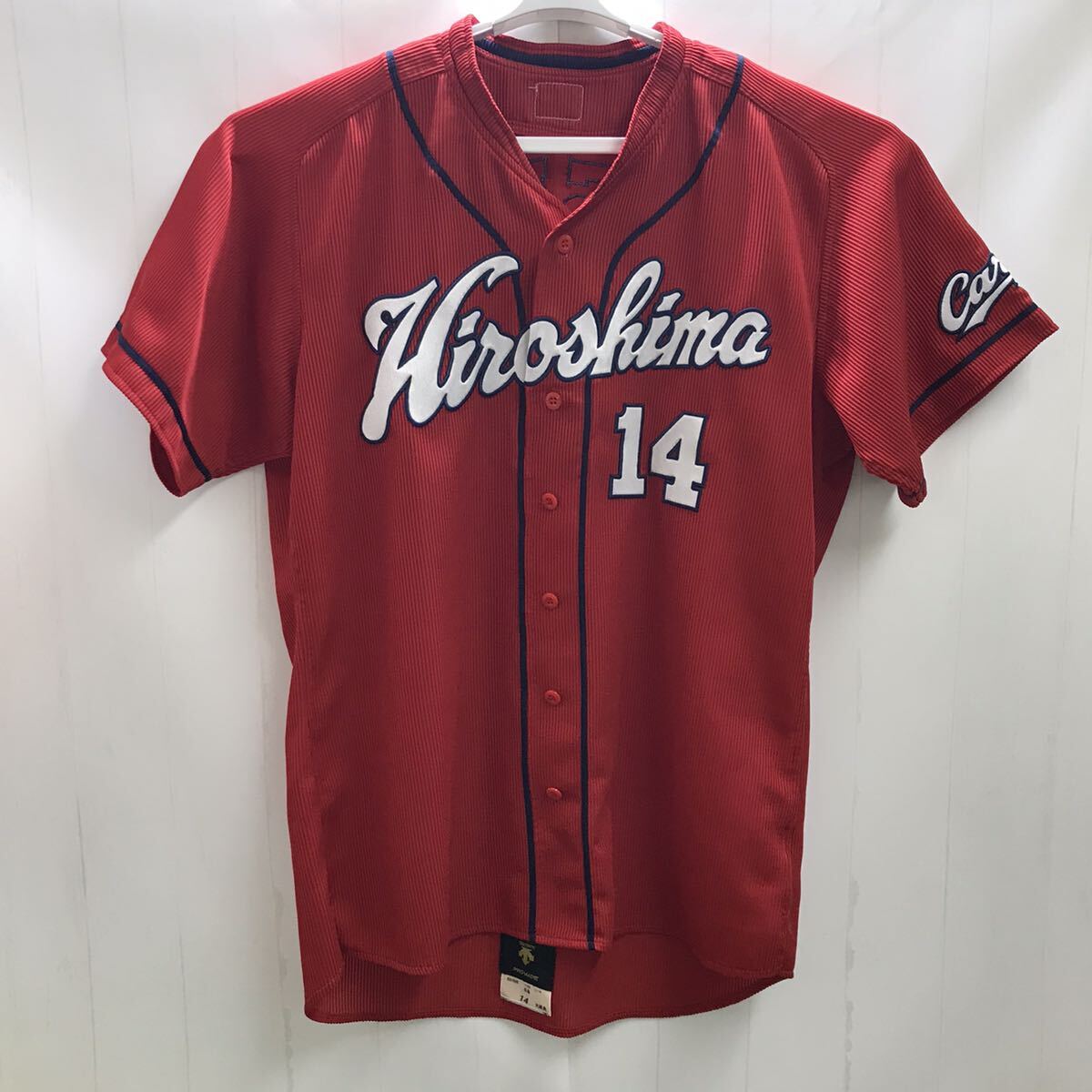 TC-2208 広島東洋カープ 大瀬良大地選手 デサント DESCENTE 2015年 ユニフォーム 野球 NPB 中古 の画像1