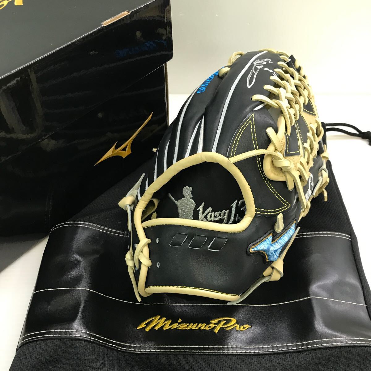 G-9631 未使用品 ミズノ MIZUNO ミズノプロ 梶谷 隆幸選手 ファン感謝祭 硬式 外野手用 サイン入り グローブ グラブ 野球 箱・袋付き_画像1