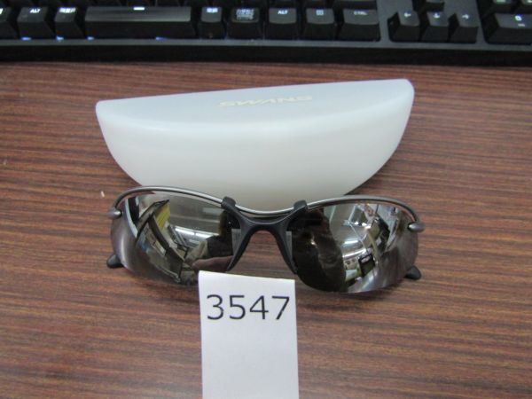 л3547　SWANS スワンズ サングラス 眼鏡 めがね メガネ スポーツ グレー シルバー 黒 ブラック ケース付き_画像1