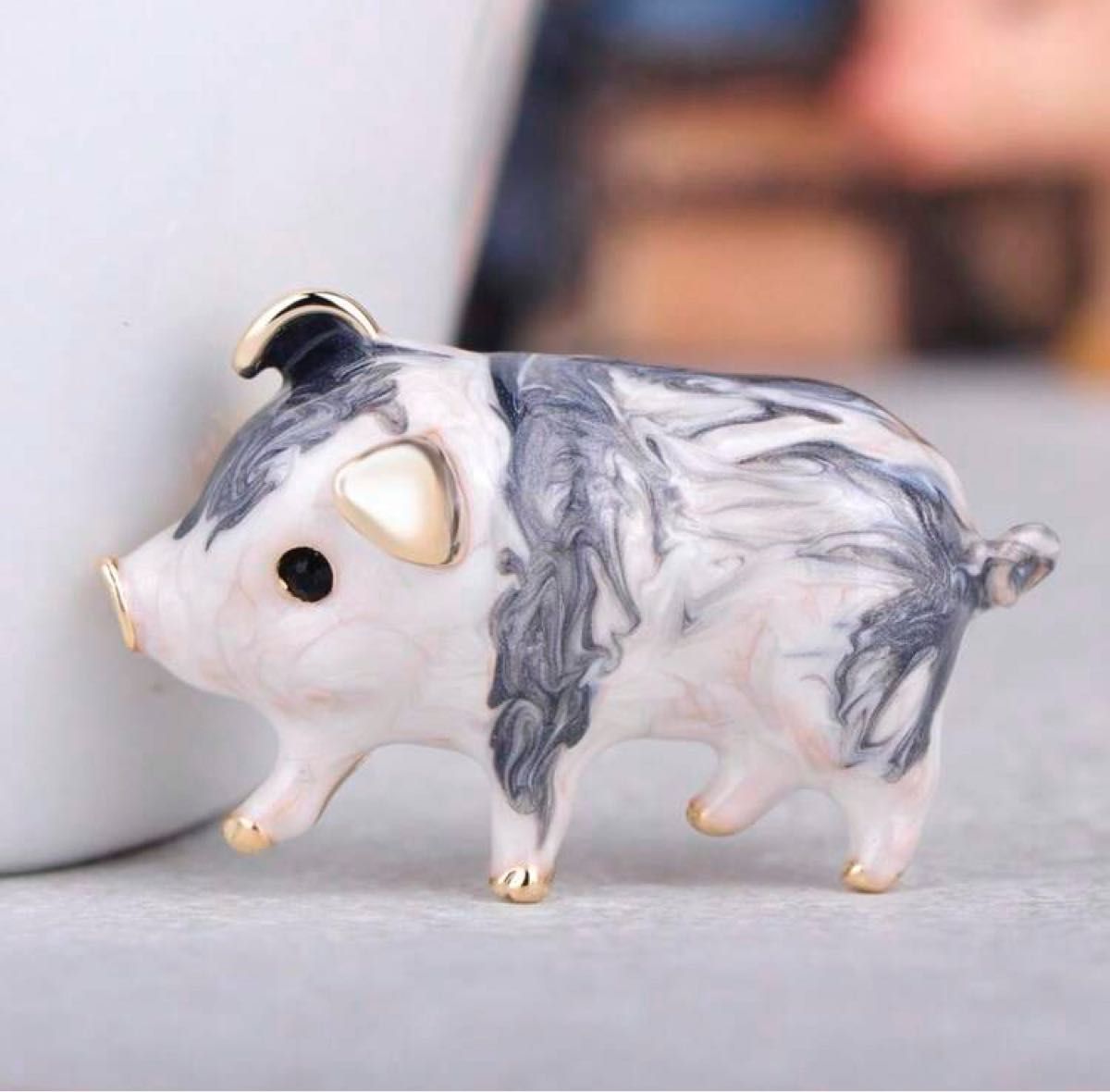 かわいいこぶたのブローチ　プレゼント　アニマルモチーフ　子豚ちゃん　北欧雑貨