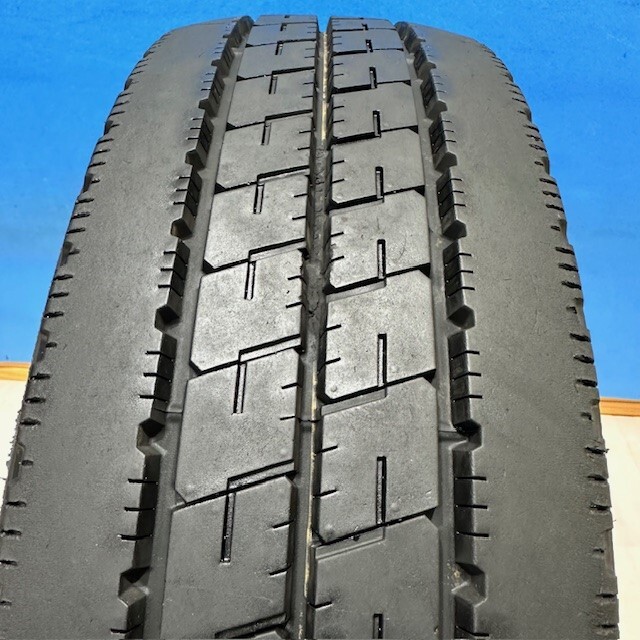 【2023年製造】　205/65R16 109/107 N LT　ブリヂストン　DURAVIS　R207　サマ－タイヤ　205/65/16　1本　トラックタイヤ_画像2