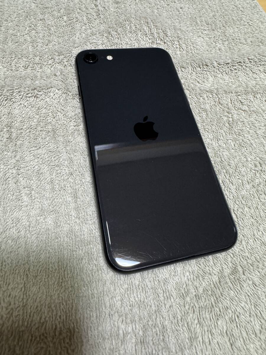 【送料無料】Apple iPhone SE2 128GB ブラック_画像2