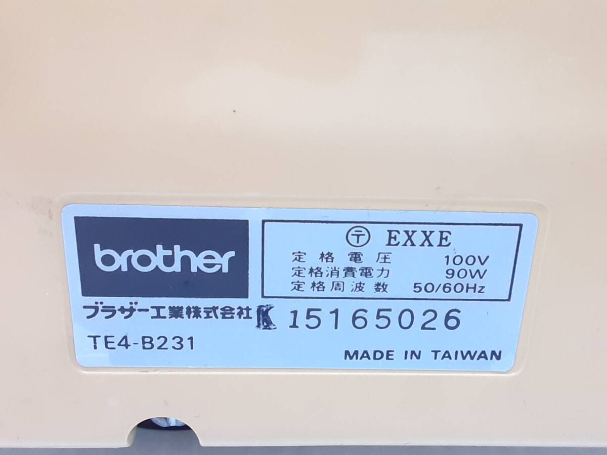 §　B17983　brother　ブラザー　Home Lock　TE4-B231　ロックミシン　3本糸縁かがりぬいミシン　通電確認済み　現状_画像8