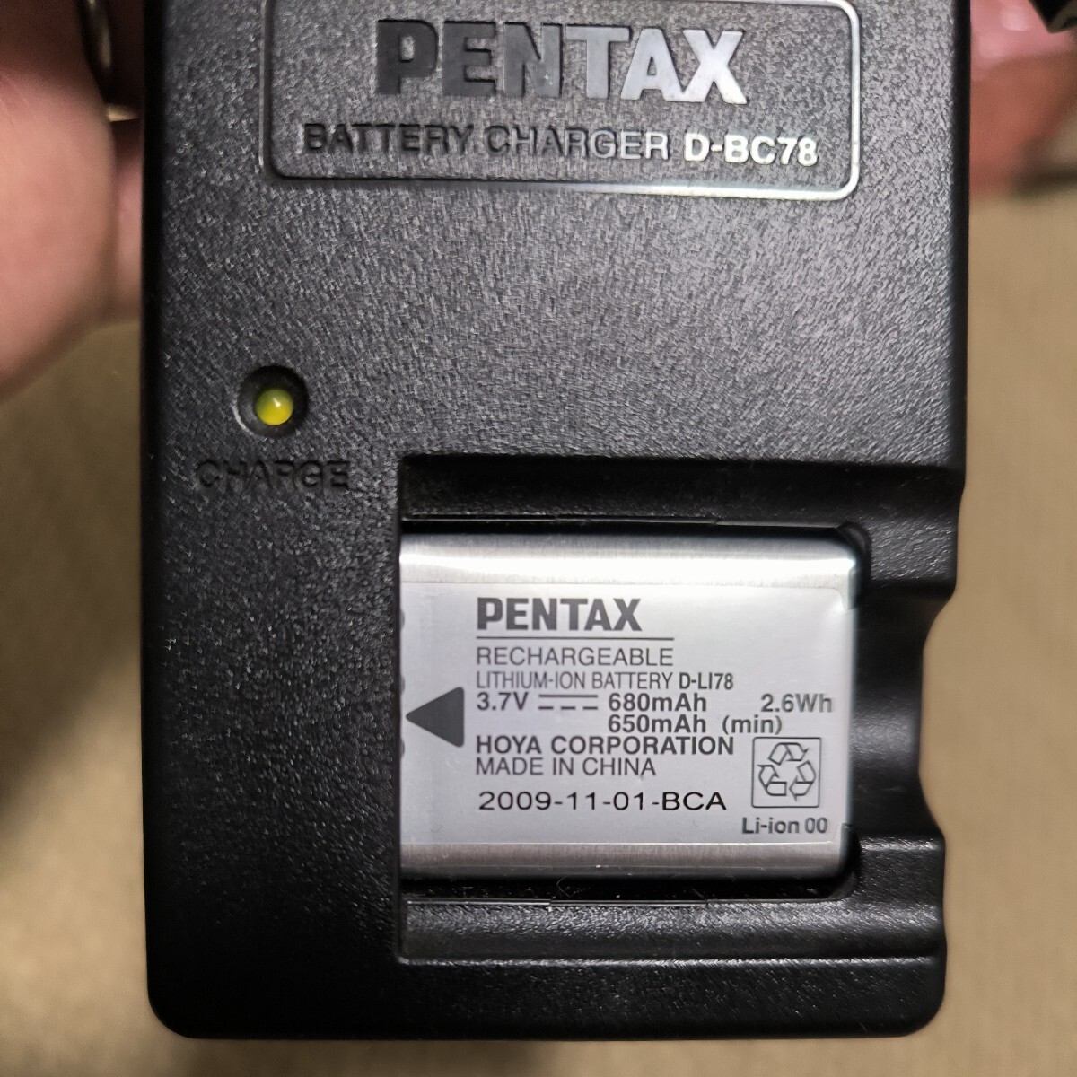 PENTAX製 バッテリーチャージャー D-BC78とバッテリー D-LI78の画像2