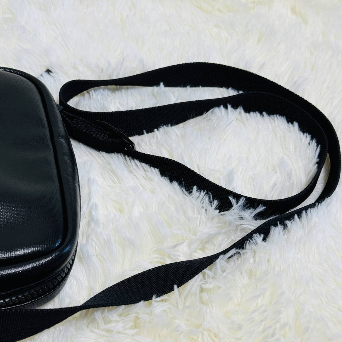 美品 SAINT LAURENT サンローラン リビングトン ショルダーバッグ PVC ブラック_画像6