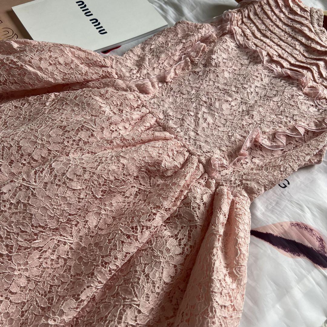 美品】 MIU MIU 膝丈ワンピース 総レース ピンク ノースリーブ 美品】 MIU MIU 膝丈ワンピース 総レース ピンク ノースリーブ