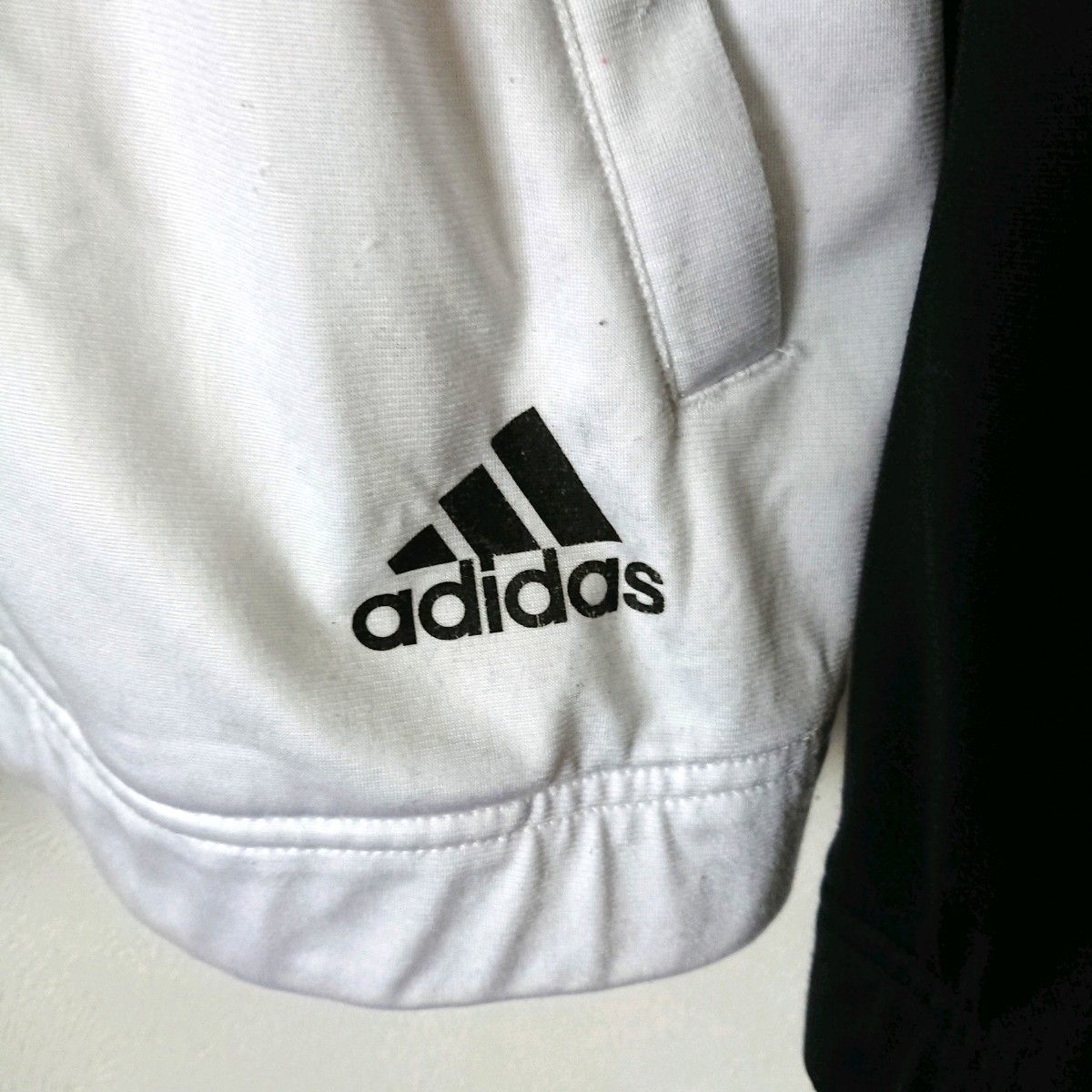 adidas アディダス ビッグロゴ 黒白色 トラックジャケット adidas アディダス ビッグロゴ 黒白色 トラックジャケット