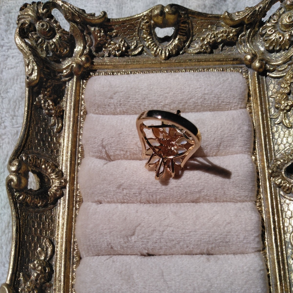 天然石 オパール リング 指輪 18K金張り(18kgf) 綺麗な遊食 サイズ10号くらい 石 リーフ型のオパールx12、ジルコニアx3_裏側です