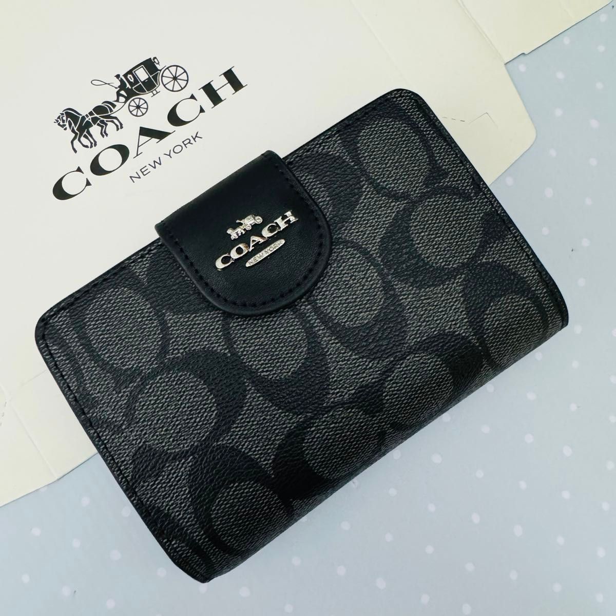 Coachコーチ折りたたみ財布　レディースのブラック色新品財布