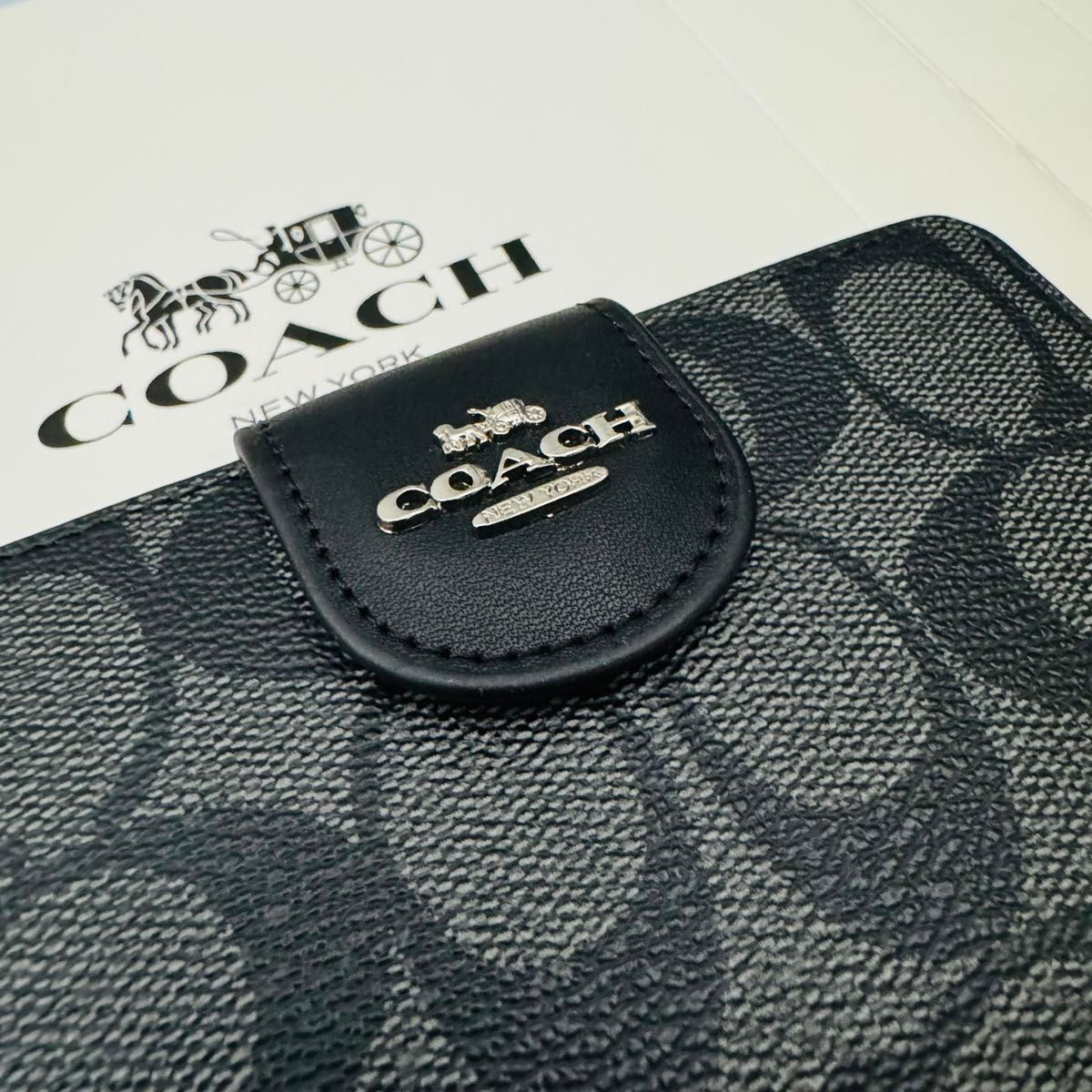 Coachコーチ折りたたみ財布　レディースのブラック色新品財布