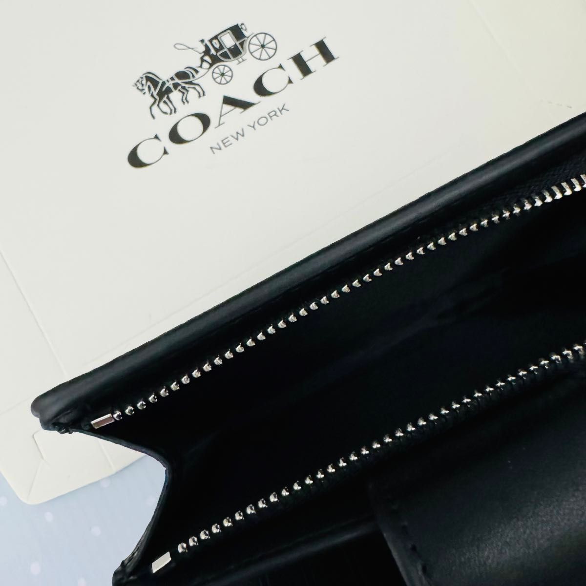 Coachコーチ折りたたみ財布　レディースのブラック色新品財布