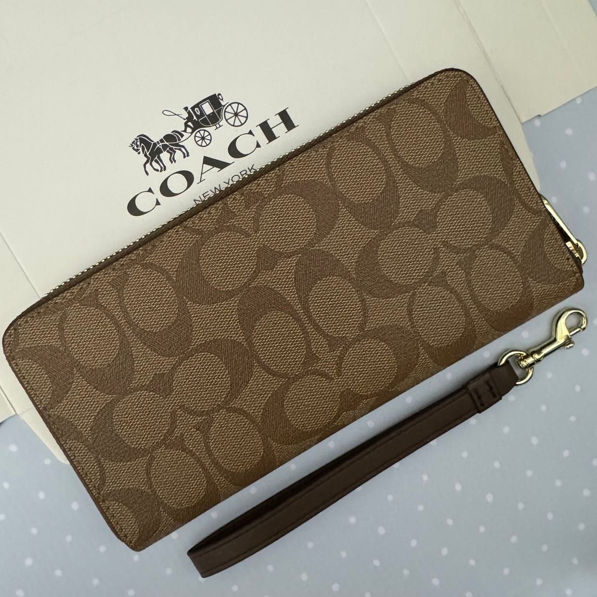 COACH コーチ 長財布　レディースのブラウン色新品財布